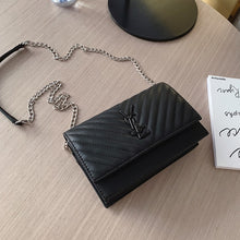 Load image into Gallery viewer, Luxury Handbags Crossbody Bags for Women Designer Bags Famous Brand Women Bags 2019 Messenger Shoulder Bags Letter Chains Flap
